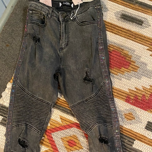 NWT Distressed/embellished jeans - Picture 3 of 5